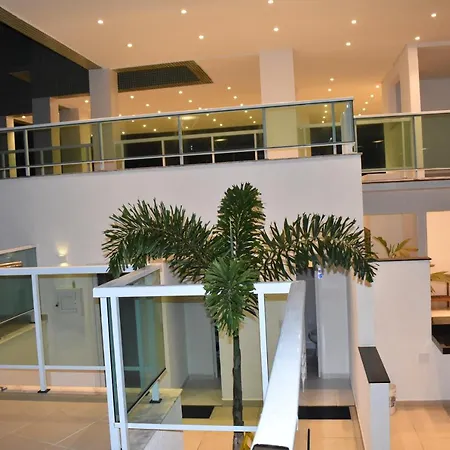 Apartamento em Ubatuba - Praia Grande com Wifi gratuito, rede de proteção e todo conforto que você merece-2