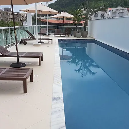 Apartamento em Ubatuba - Praia Grande com Wifi gratuito, rede de proteção e todo conforto que você merece-3